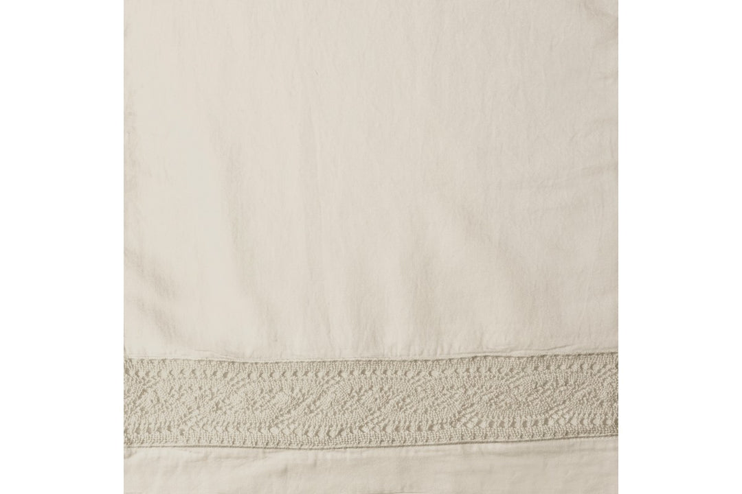 Viola Lace